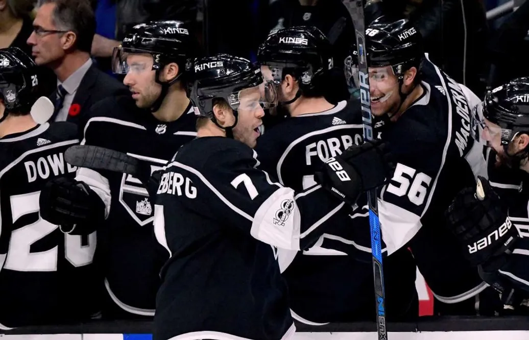 VIDEO: Här gör svensken sitt första NHL-mål – till ingen nytta alls