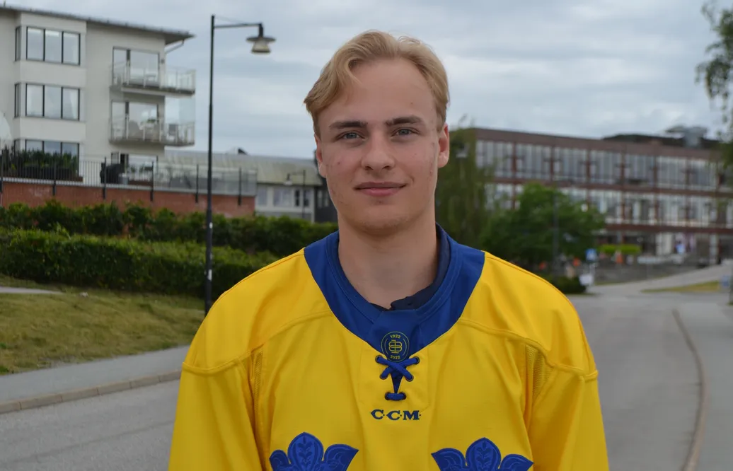 Love Härenstam i Tre Kronor-tröjan