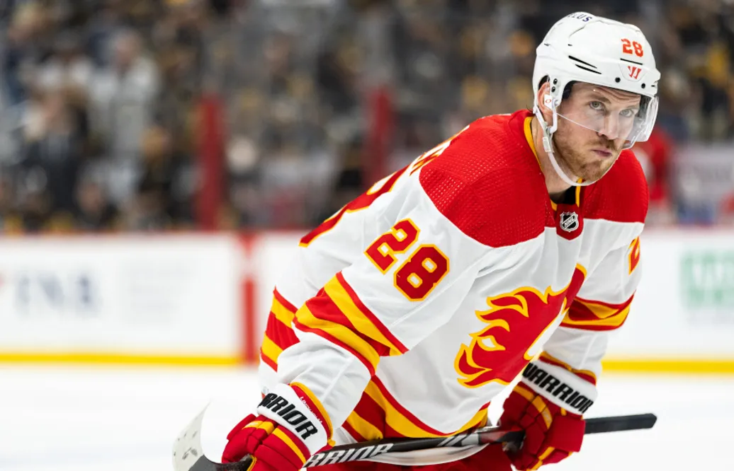 Elias Lindholm trejdad till Vancouver Canucks
