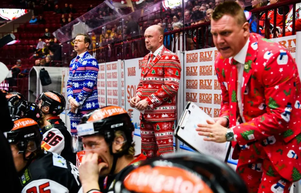 Malmötränarna drog på sig julkostymen