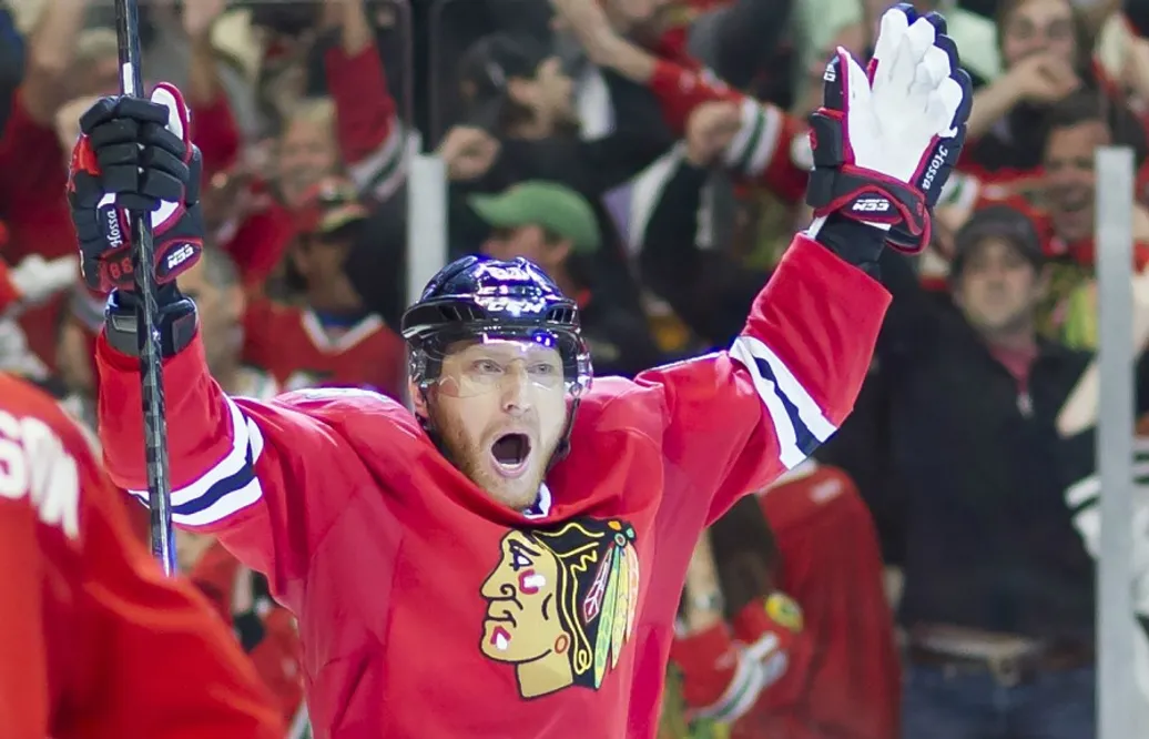 Gjort över 1 000 poäng i NHL – nu lägger trefaldige Stanley Cup-vinnaren av