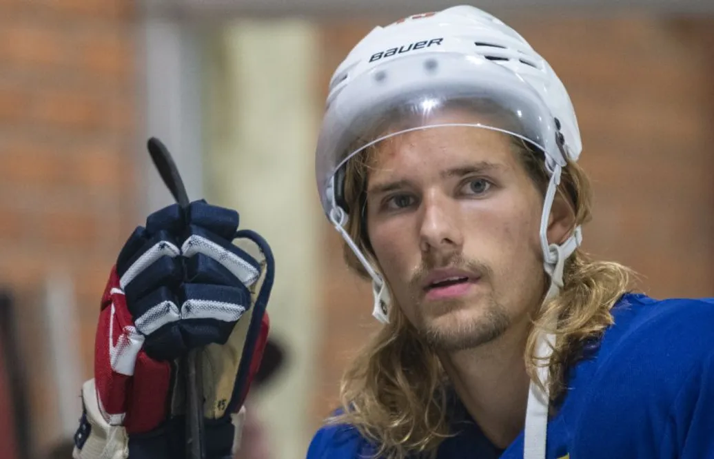 Axel Jonsson Fjällby plockas upp av Buffalo Sabres