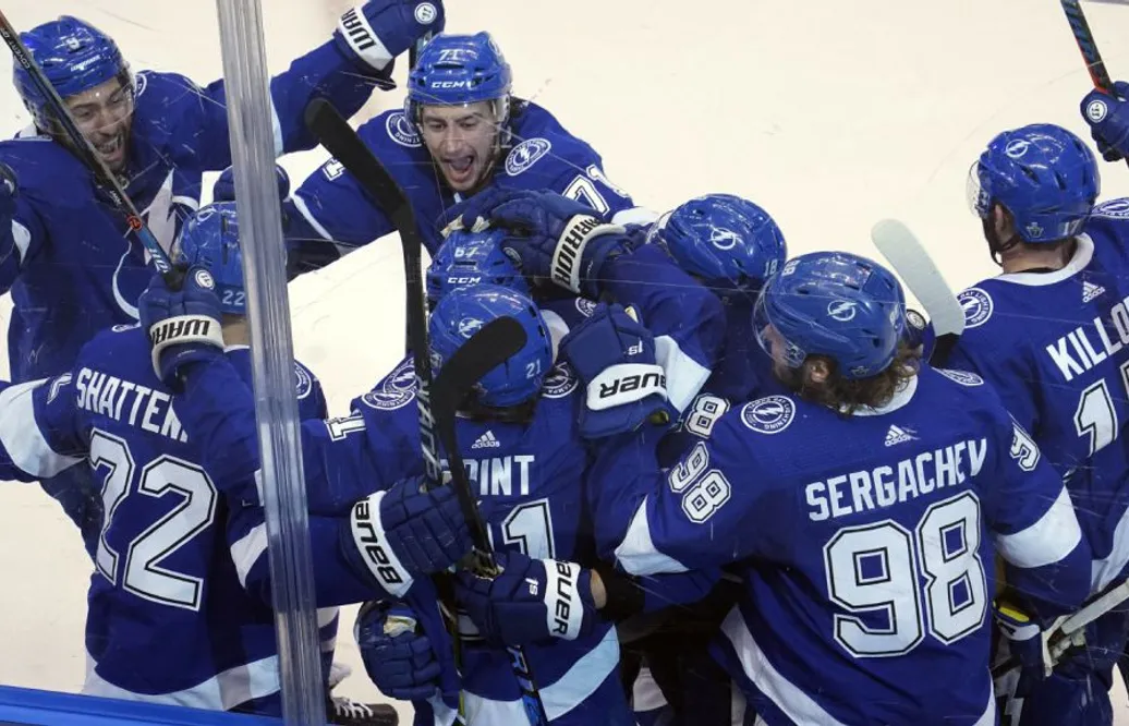 Köper NHL-rättigheterna - till 2026