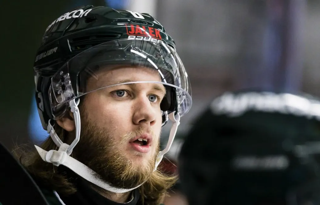 Efter sjukdomshelvetet – nu tar han klivet från division 2 till Hockeyallsvenskan