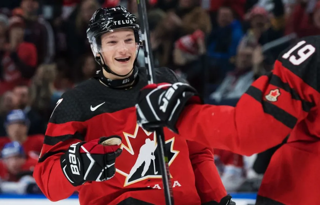 UPPGIFTER: Backlöftet nobbar NHL för ännu en collegesäsong