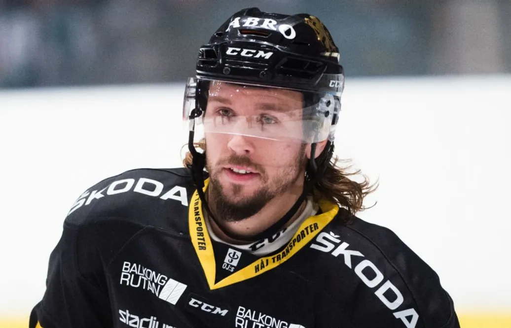 Backen tillbaka i Sverige – väljer spel i Hockeyettan