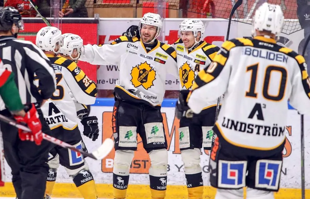 Tre assist sedan comebacken – nu fick han äntligen göra 100:e målet