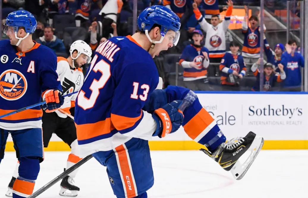 Mathew Barzal skriver åttaårskontrakt med New York Islanders
