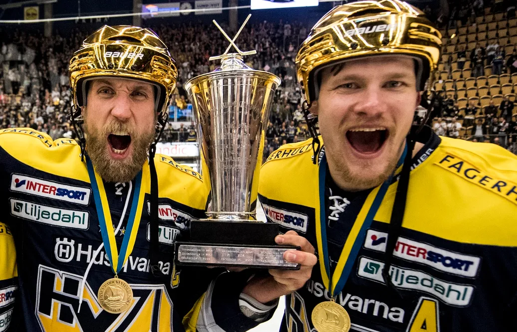 HV-ikonerna Martin Thörnberg och Simon Önerud firar guldet 2017