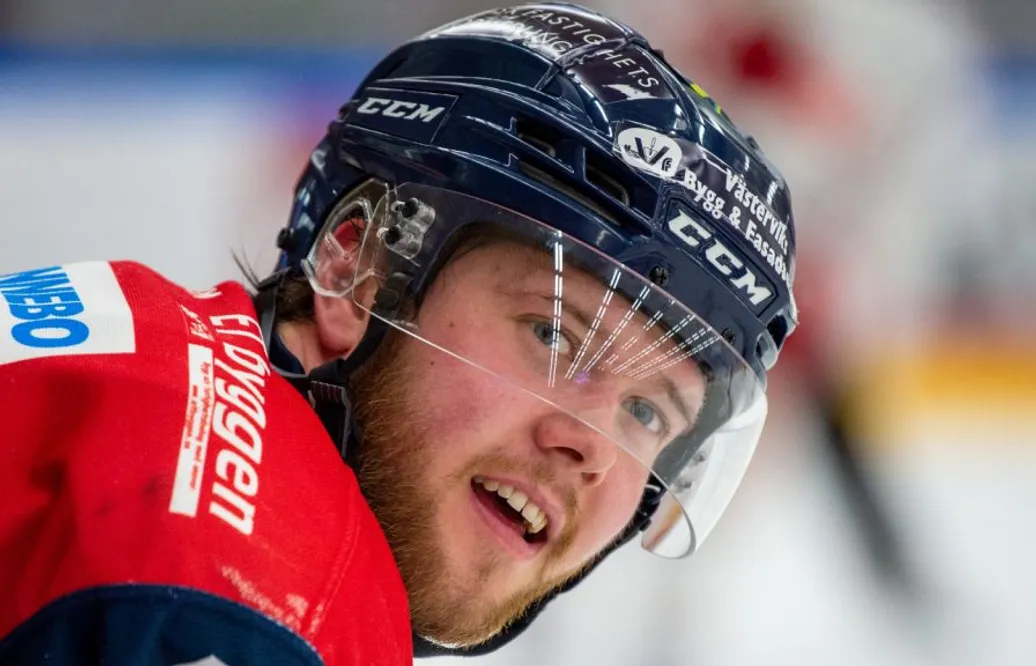 Följer med nya tränaren hem