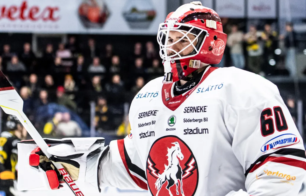 Adam Ohre förlänger med Vita Hästen