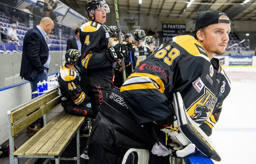 Klubben sparkas ut ur HockeyAllsvenskan