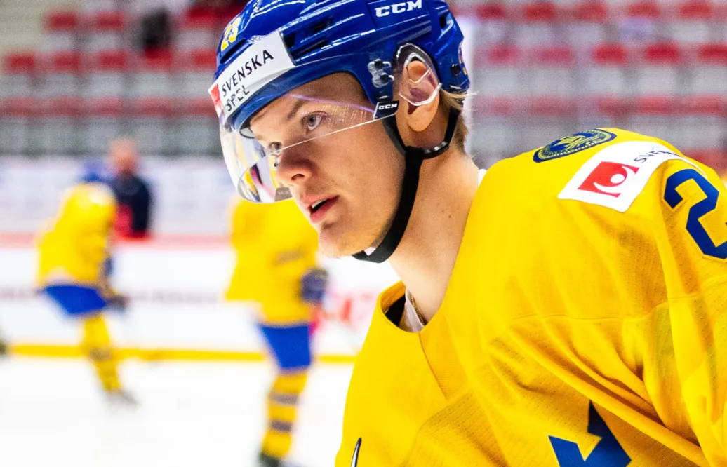 Albin Eriksson spelar med en fotfraktur: “Spelar på bedövning”