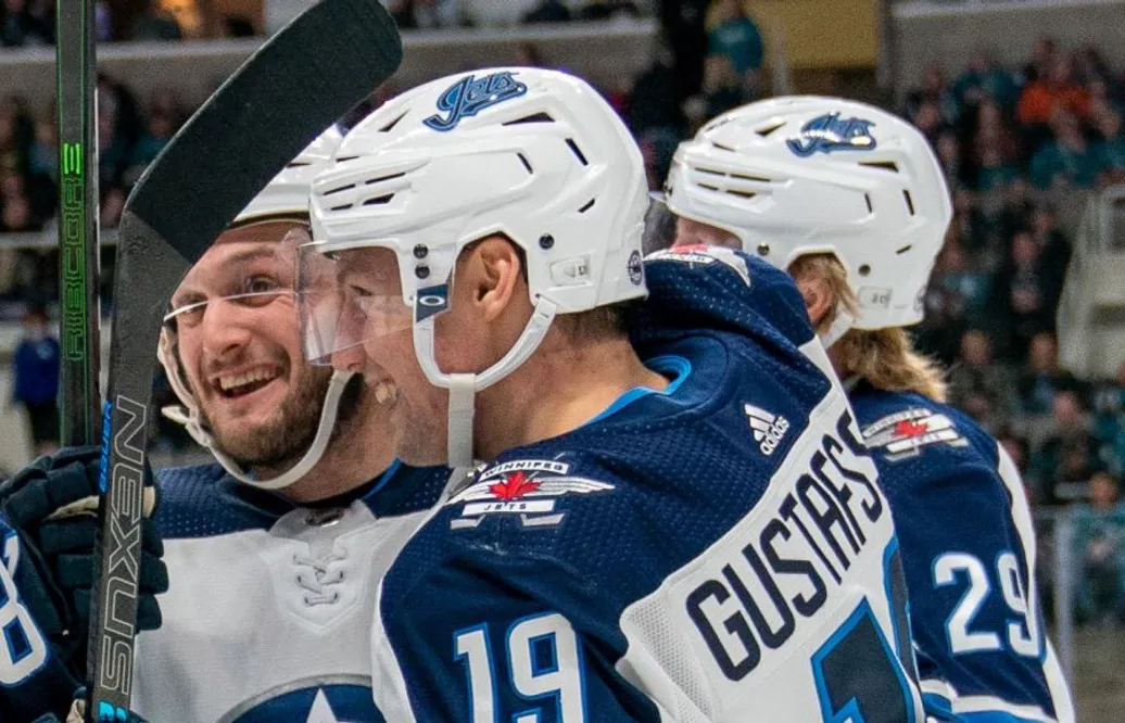 Winnipeg plockar in centern – positivt besked för Montén?