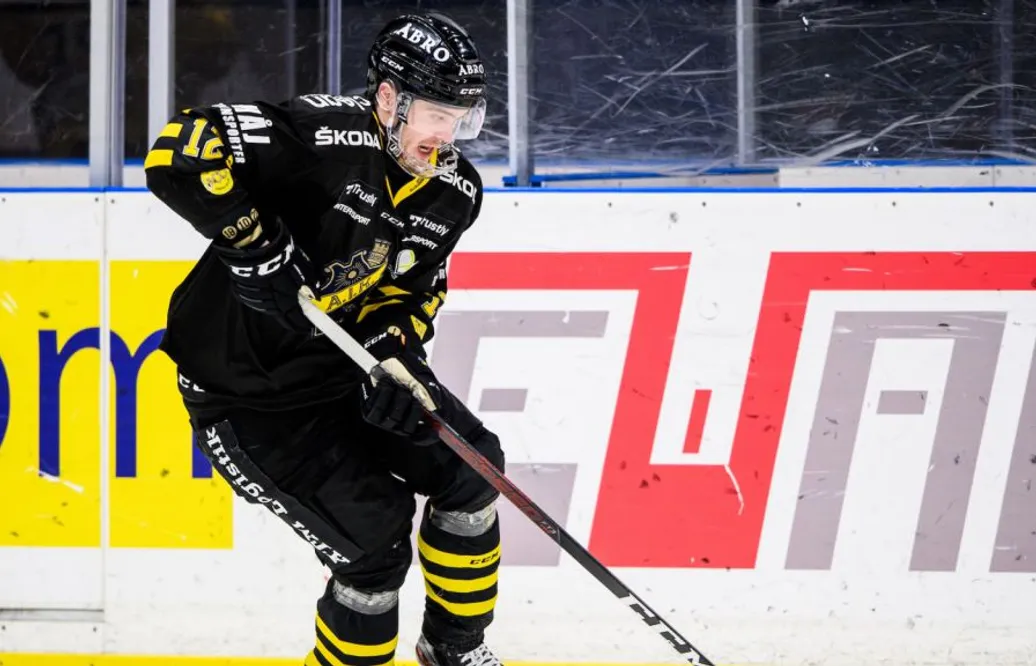 AIK förlänger med målkungen – stannar i två år till