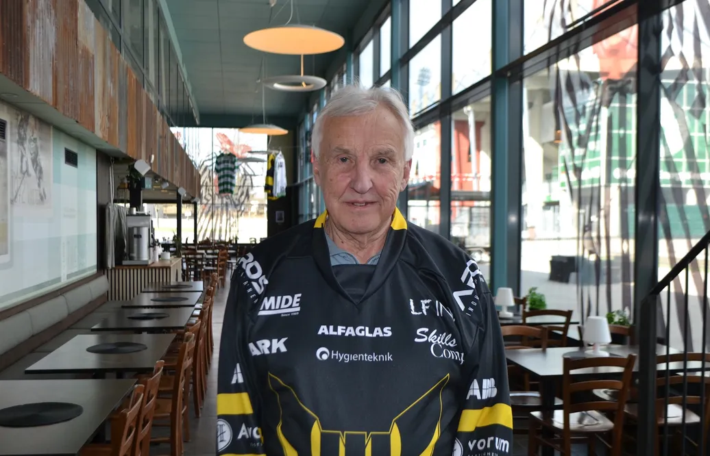 "Curre" i VIK-tröjan när Ronnie Rönnkvist möter honom