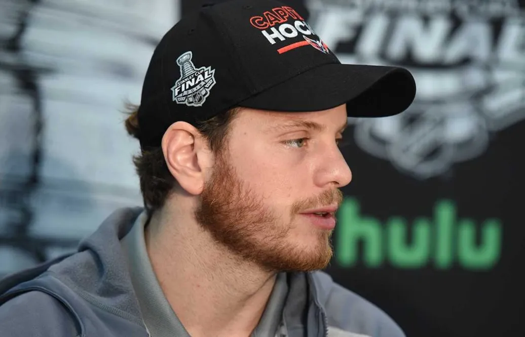 Fortfarande oklar framtid för NHL:s poängbäste back