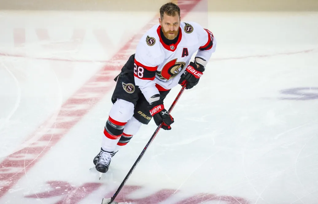 Claude Giroux stannar i Ottawa Senators.