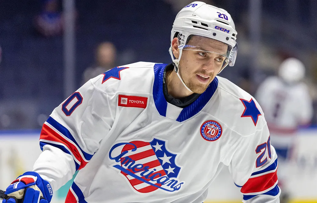 Oliver Nadeau skriver på för Växjö Lakers inför säsongen. 