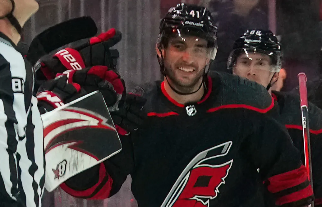 Shayne Gostisbehere klar för Detroit Red Wings