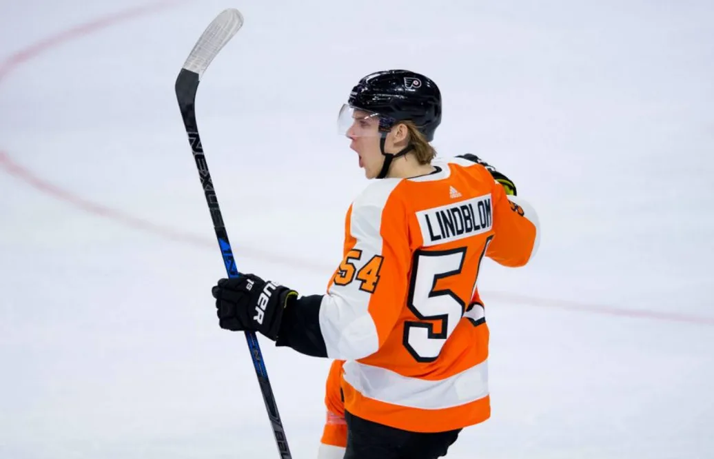 Här skjuter Oskar Lindblom sitt efterlängtade första NHL-mål: ”Riktigt bra känsla”