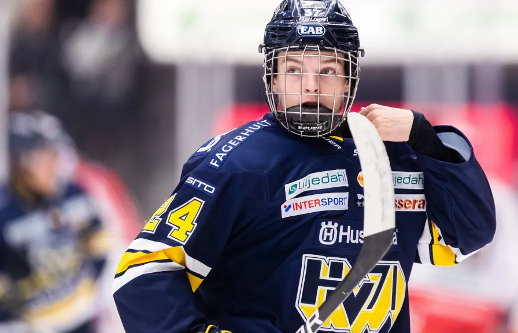 Oscar Fisker Mølgaard åker på B-JVM – missar SHL-matcher