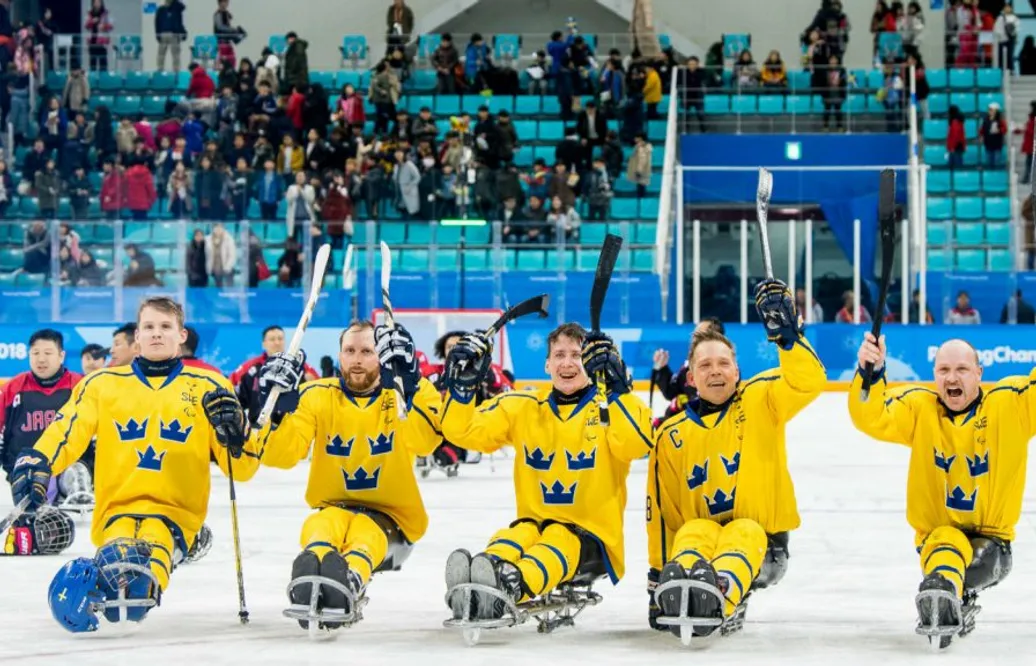 Kälkhockeylandslaget undvek jumboplatsen – vann i Paralympics