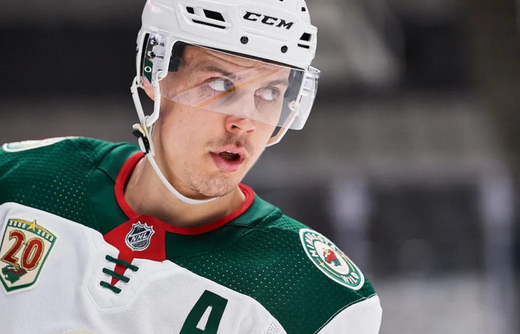 Joel Eriksson Ek utgick skadad – efter 19 sekunder