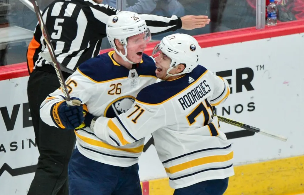 Här skriver Rasmus Dahlin historia – blir yngst genom tiderna