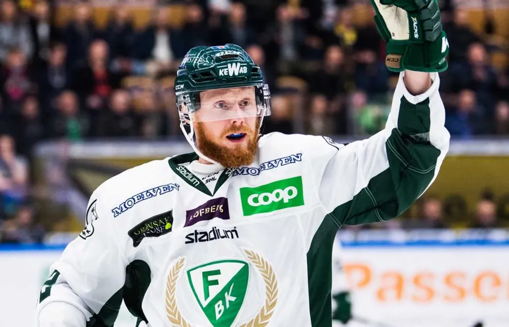 Landslagsmannen stannar i SHL – men lämnar om en månad