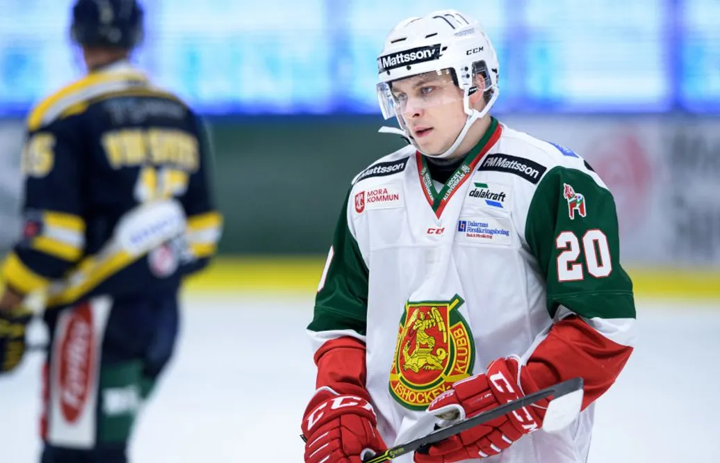 Efter starka debutsäsongen – forwarden stannar i Mora