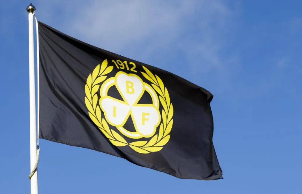 Kan spela både back och forward – förlänger kontraktet