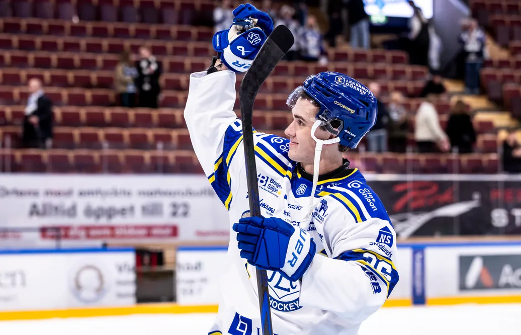August Lissel jublar i Tegera Arena. 