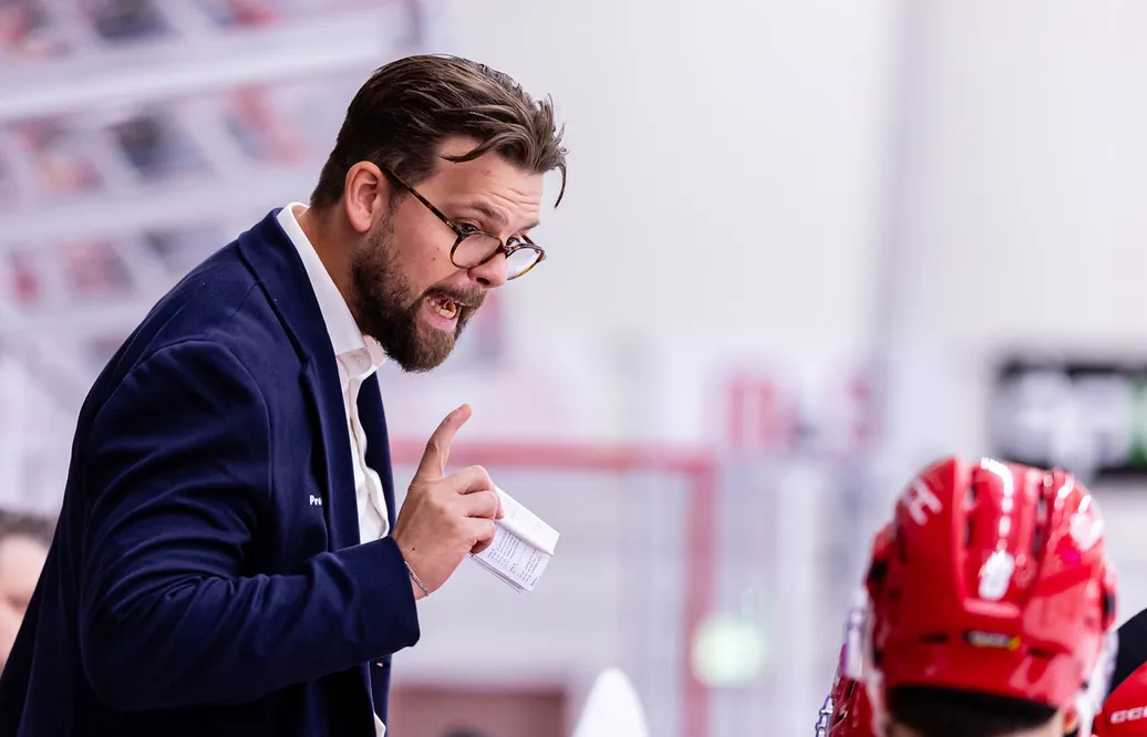 Tobias Törnkvist har klivit upp som huvudtränare i Troja-Ljungby.