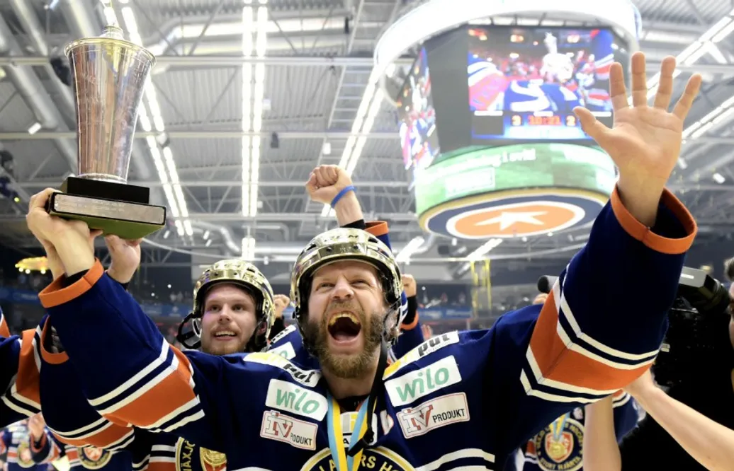Efter SM-Guldet – nu lämnar SHL-legendaren svensk ishockey