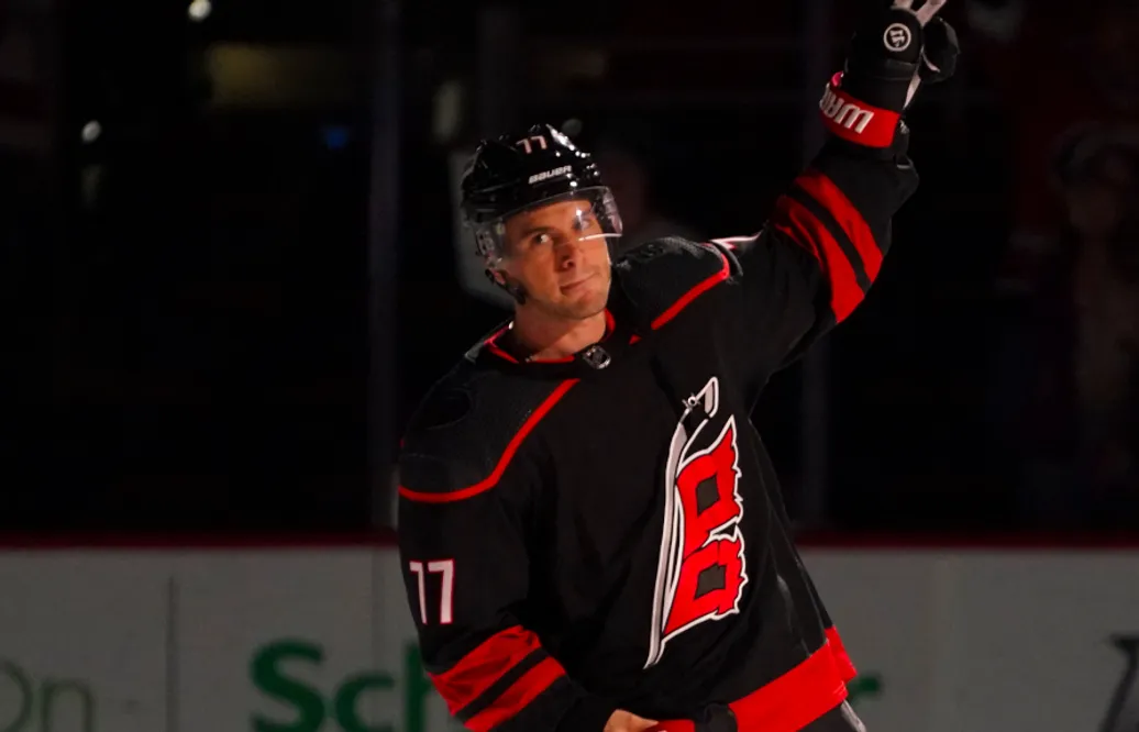 Tony DeAngelo köps ut av Philadelphia Flyers