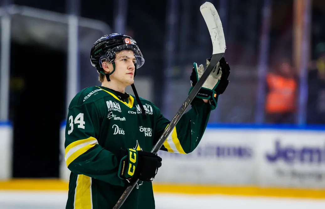 Filip Hesselvall stannar i Östersund ytterligare en säsong.