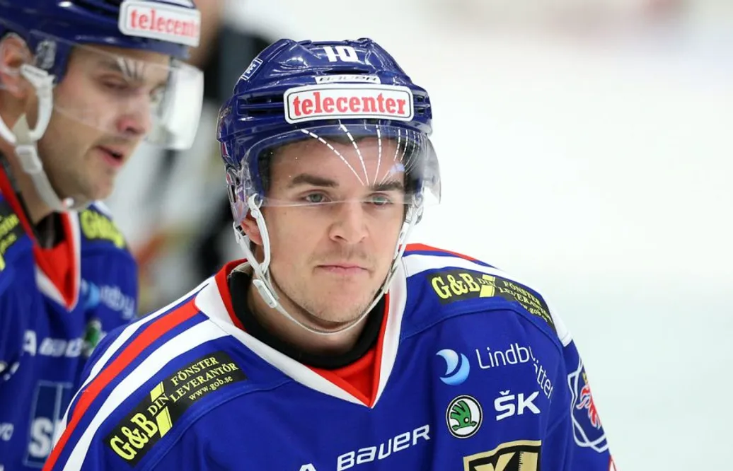 Kliver ned i Hockeyettan efter 342 allsvenska matcher: ”Potential att vara en toppspelare”