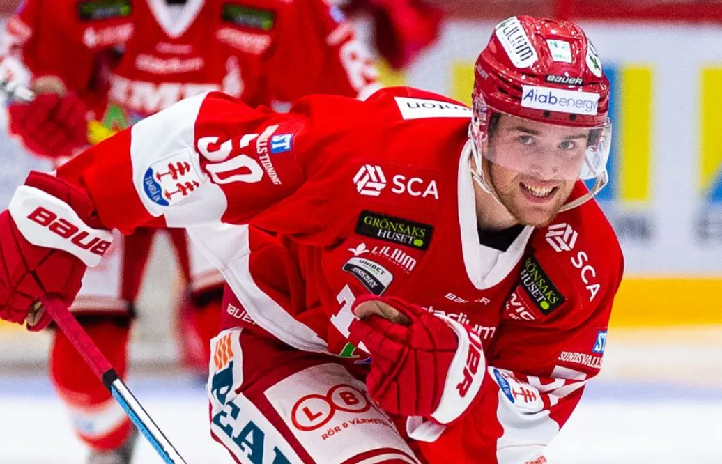 Värvades under säsongen – nu stannar forwarden