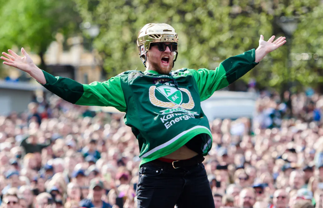 Adam Ginning kallas upp till NHL