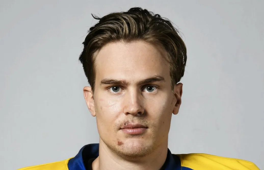 Efter otäcka tacklingen – nu är forwarden tillbaka