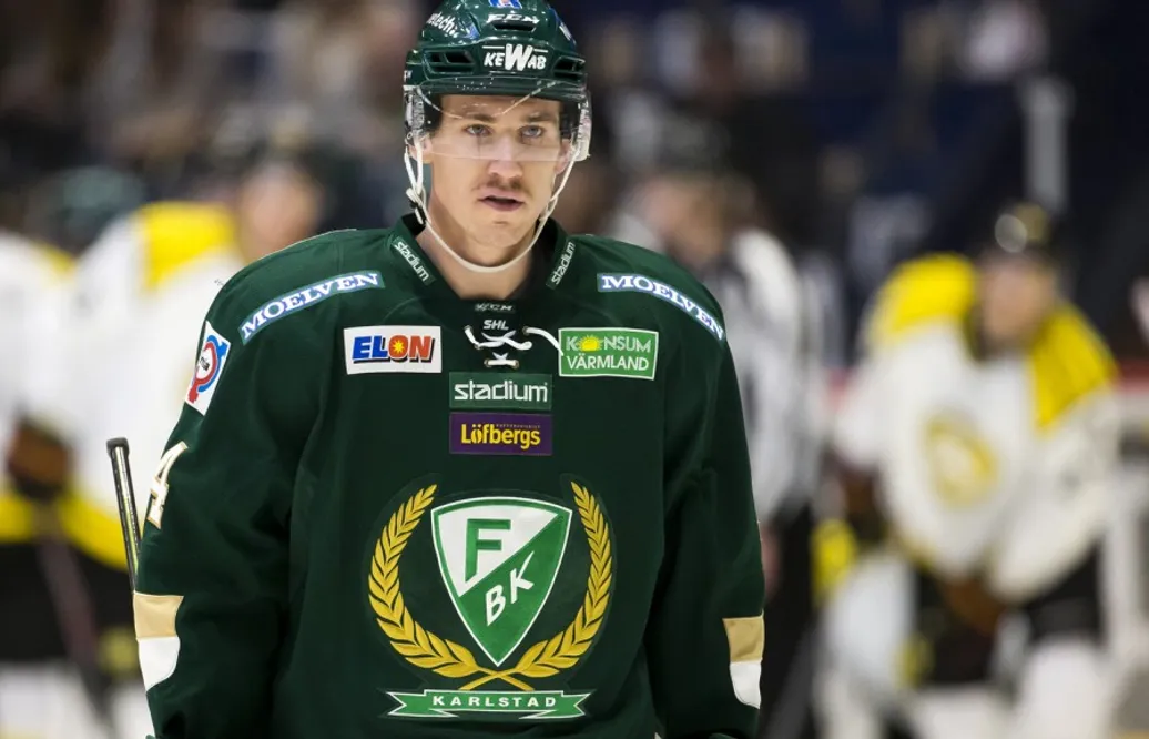 Hade en tung säsong i Färjestad – nu är han klar för KHL-spel