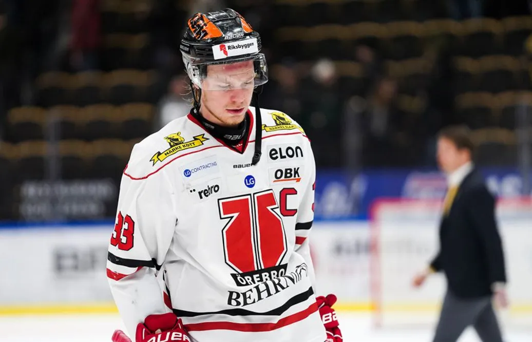 Smällen: Lagkaptenen knäskadad