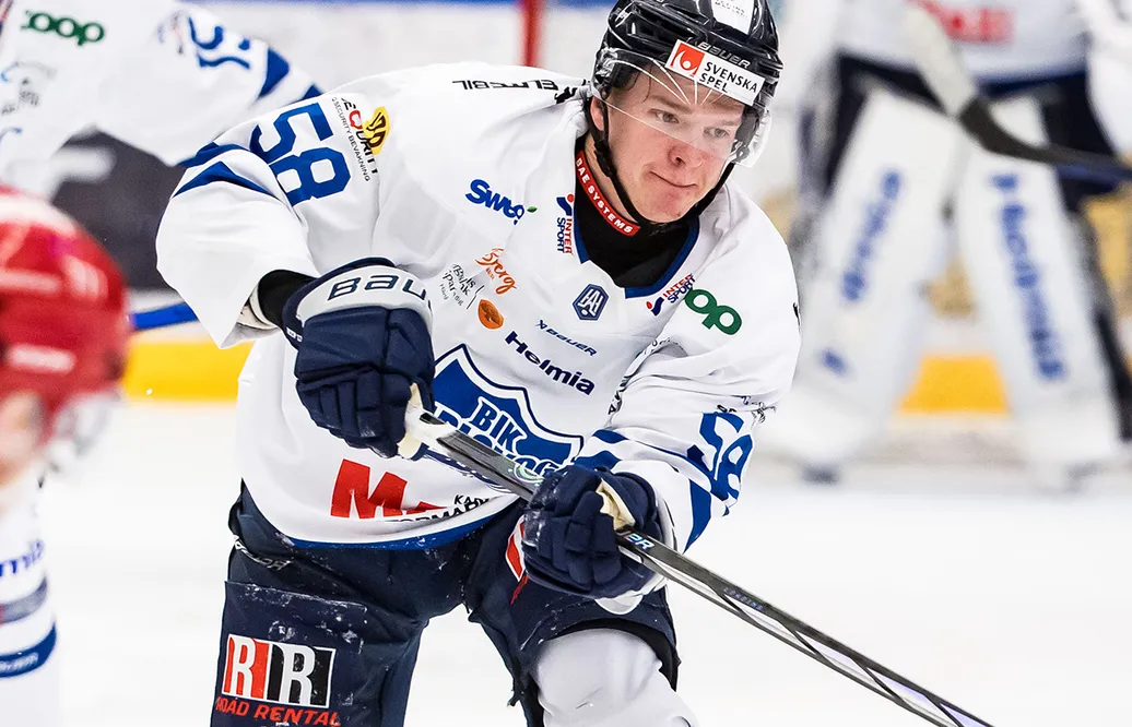 Karlskogas Carl Bruhn stängs av efter bråket mot Brynäs