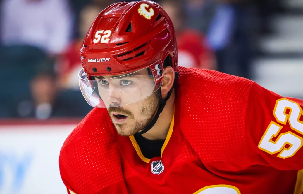 MacKenzie Weegar skriver långt kontrakt med Calgary