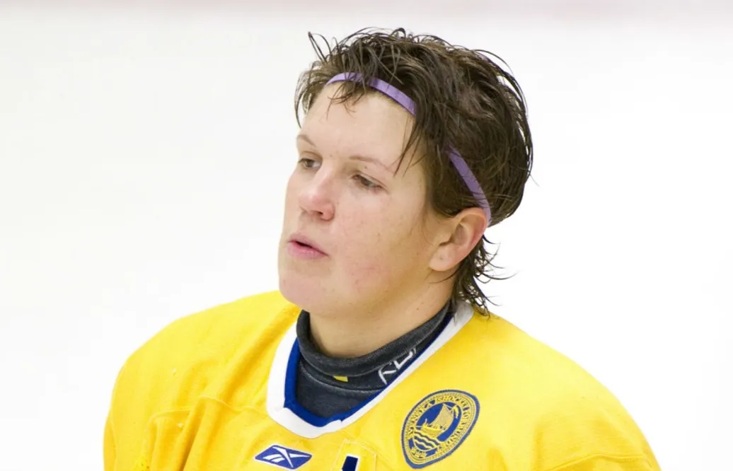 Erika Holst historisk – första damspelare i Hall of Fame