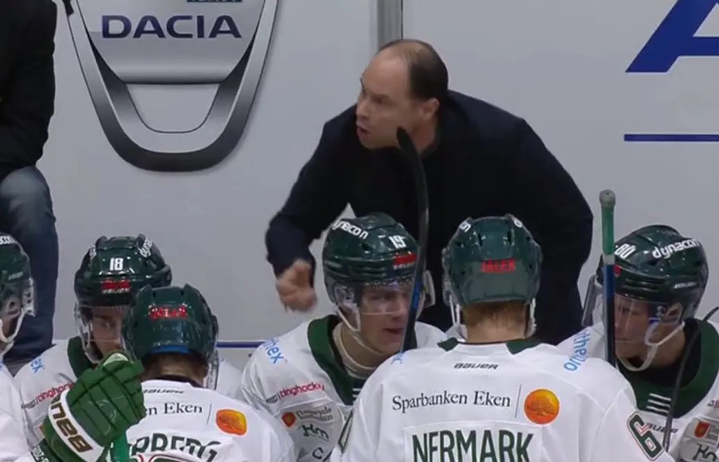 JUST NU: Tvingas till timeout efter fyra minuters spel