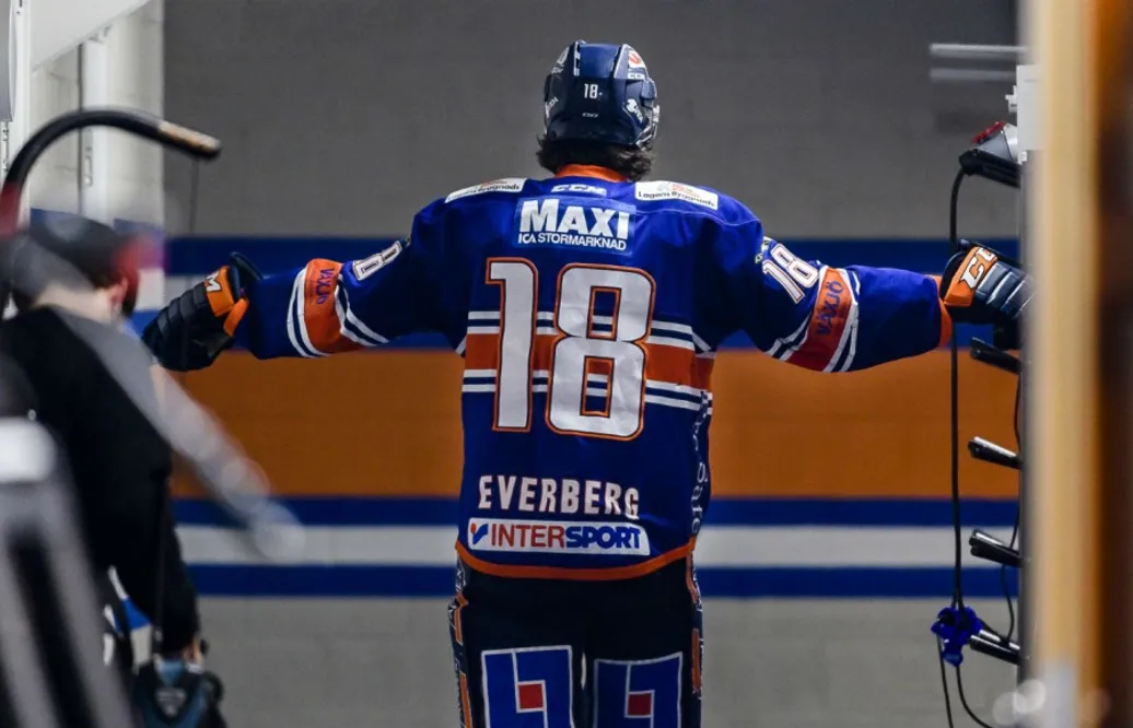 Matchstraff för Växjös storstjärna – crosscheckade motståndaren över halsen