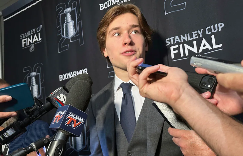 Därför väljs Macklin Celebrini som etta i NHL-draften