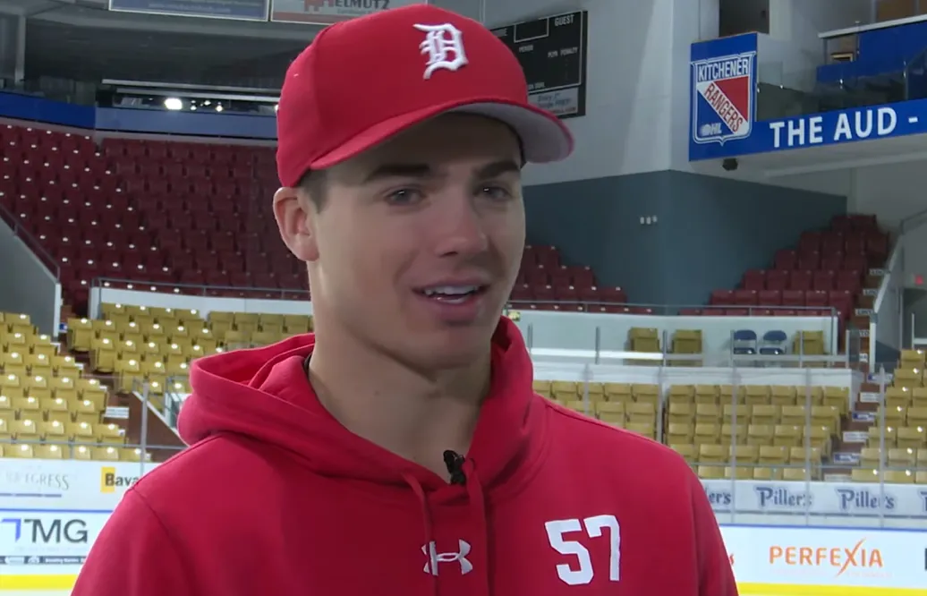 Hunter Brzustewicz skriver NHL-kontrakt med Calgary Flames